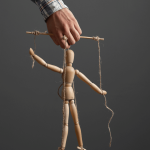 Manipulation sker via dine sanser